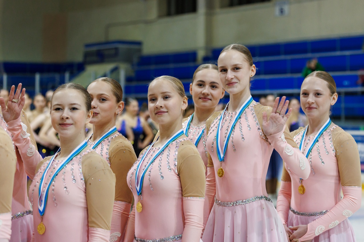 Денис Паслер поздравил свердловских фигуристок с победой во Всероссийских соревнованиях «Кубок Урала»